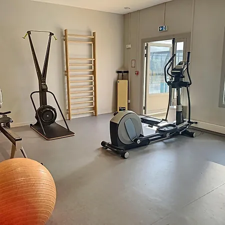 Сasa de vacaciones En Tiny House à Jullouville, Piscine Et Parking Inclus - Fr-1-361a-95 *