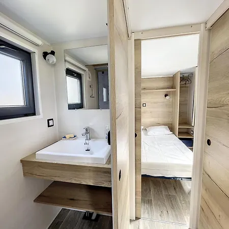 Sejour En Tiny House A Jullouville, Piscine Et Parking Inclus - Fr-1-361a-95 *