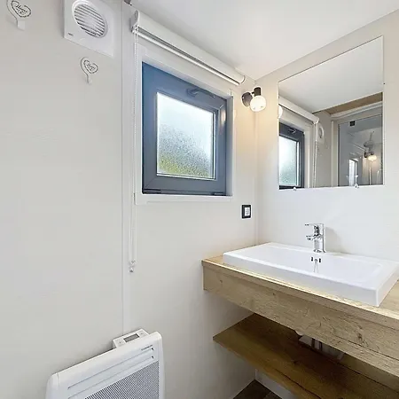 En Tiny House à Jullouville, Piscine Et Parking Inclus - Fr-1-361a-95 Сasa de vacaciones *