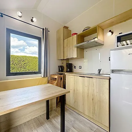Сasa de vacaciones En Tiny House à Jullouville, Piscine Et Parking Inclus - Fr-1-361a-95 *