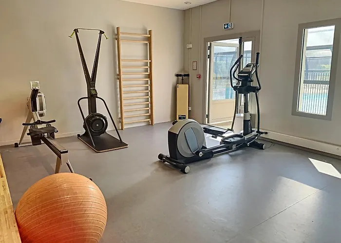 Hébergement de vacances En Tiny House à Jullouville, Piscine Et Parking Inclus - Fr-1-361a-95 *