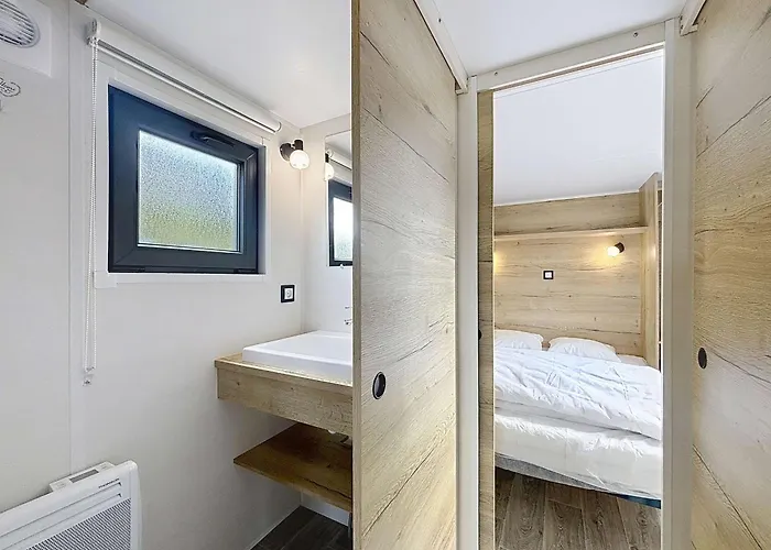 En Tiny House à Jullouville, Piscine Et Parking Inclus - Fr-1-361a-95 Hébergement de vacances *