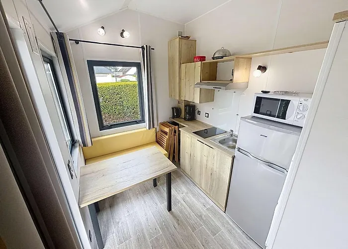 Hébergement de vacances En Tiny House à Jullouville, Piscine Et Parking Inclus - Fr-1-361a-95 *
