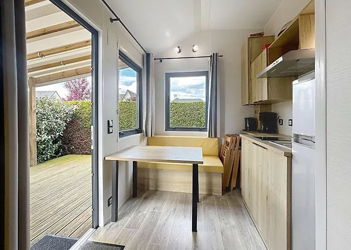 En Tiny House à Jullouville, Piscine Et Parking Inclus - Fr-1-361a-95